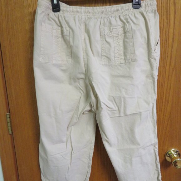 ERIKA Beige Capri (PXL) - Picture 2 of 3